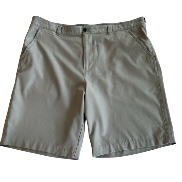 IZOD Golf Shorts Mens 40 Beige Chino Lightweight 10 in Inseam Casual Outdoor EUC - Picture 1 of 10